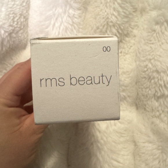 RMS Beauty ReEvolve Natural Finish Liquid Foundation Shade 00 Light Neutral - Picture 7 of 8